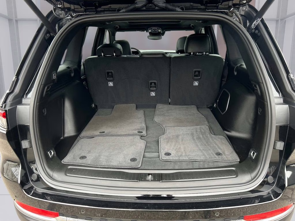 2024 Diamond Black Crystal Pearlcoat Jeep Grand Cherokee 4xe 4X4 SUV