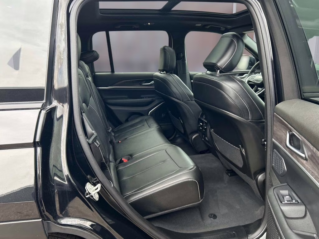 2024 Diamond Black Crystal Pearlcoat Jeep Grand Cherokee 4xe 4X4 SUV