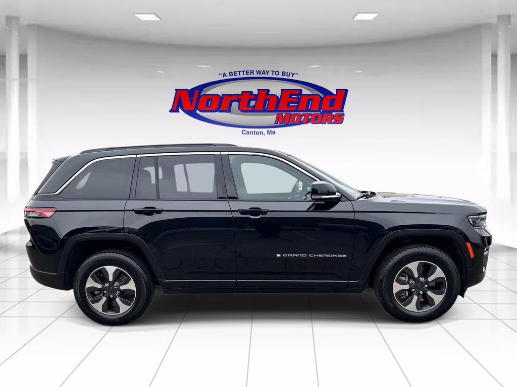 2024 Diamond Black Crystal Pearlcoat Jeep Grand Cherokee 4xe 4X4 SUV