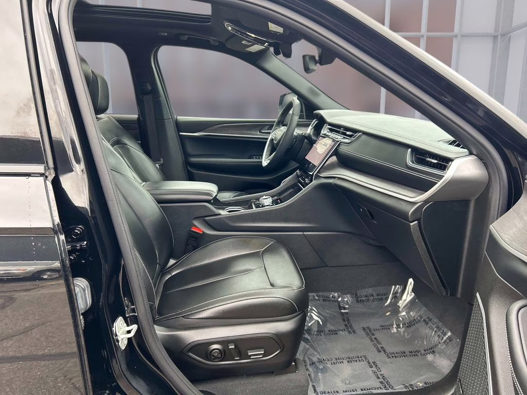 2024 Diamond Black Crystal Pearlcoat Jeep Grand Cherokee 4xe 4X4 SUV