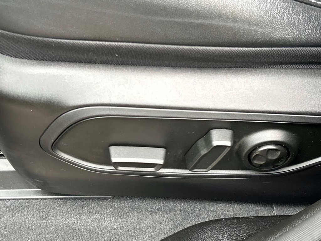 2024 Diamond Black Crystal Pearlcoat Jeep Grand Cherokee 4xe 4X4 SUV