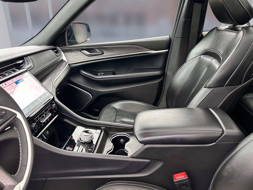 2024 Diamond Black Crystal Pearlcoat Jeep Grand Cherokee 4xe 4X4 SUV