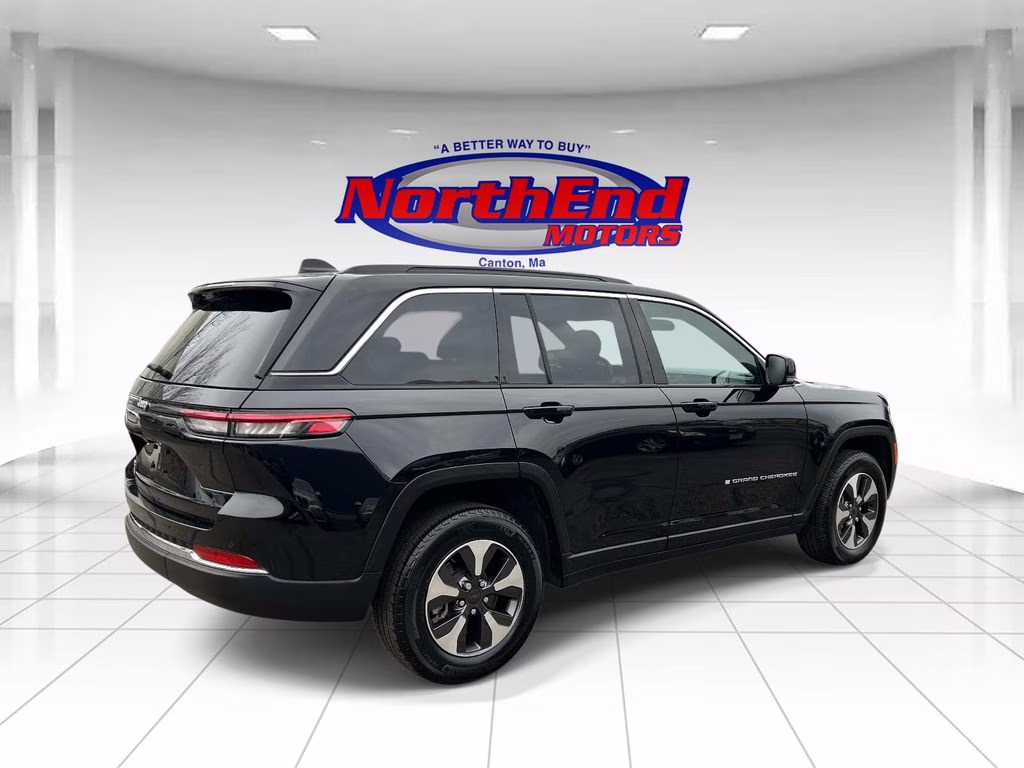 2024 Diamond Black Crystal Pearlcoat Jeep Grand Cherokee 4xe 4X4 SUV