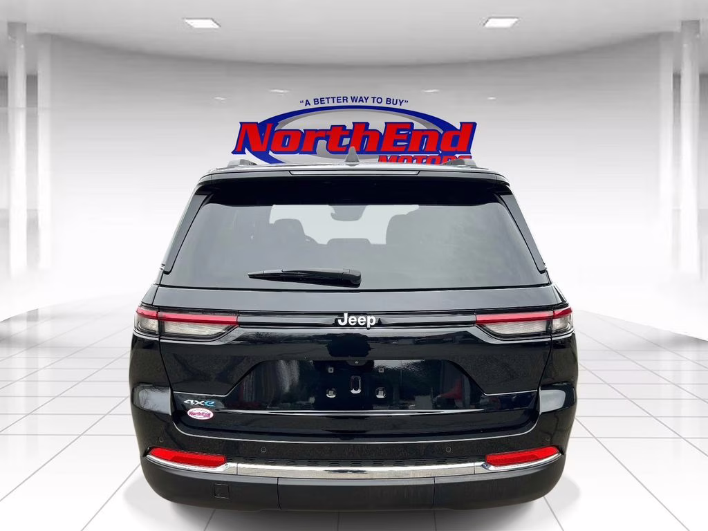 2024 Diamond Black Crystal Pearlcoat Jeep Grand Cherokee 4xe 4X4 SUV