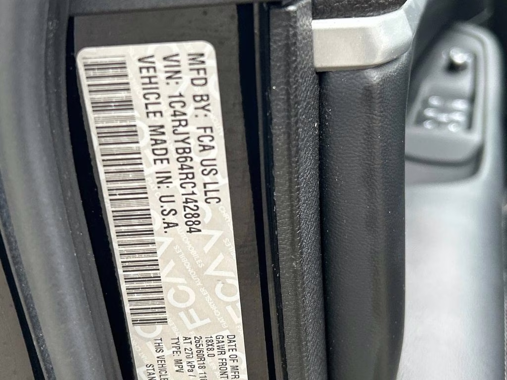 2024 Diamond Black Crystal Pearlcoat Jeep Grand Cherokee 4xe 4X4 SUV