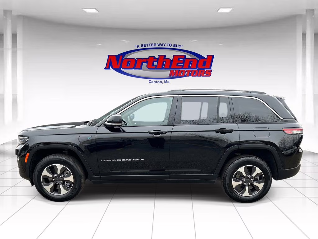 2024 Diamond Black Crystal Pearlcoat Jeep Grand Cherokee 4xe 4X4 SUV