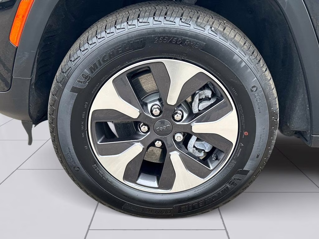 2024 Diamond Black Crystal Pearlcoat Jeep Grand Cherokee 4xe 4X4 SUV