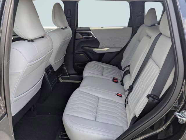 2025 Black Diamond/Alloy Silver Roof Mitsubishi Outlander Platinum Edition AWD SUV