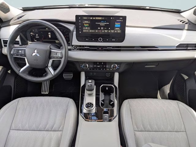 2025 Black Diamond/Alloy Silver Roof Mitsubishi Outlander Platinum Edition AWD SUV