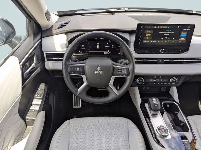 2025 Black Diamond/Alloy Silver Roof Mitsubishi Outlander Platinum Edition AWD SUV