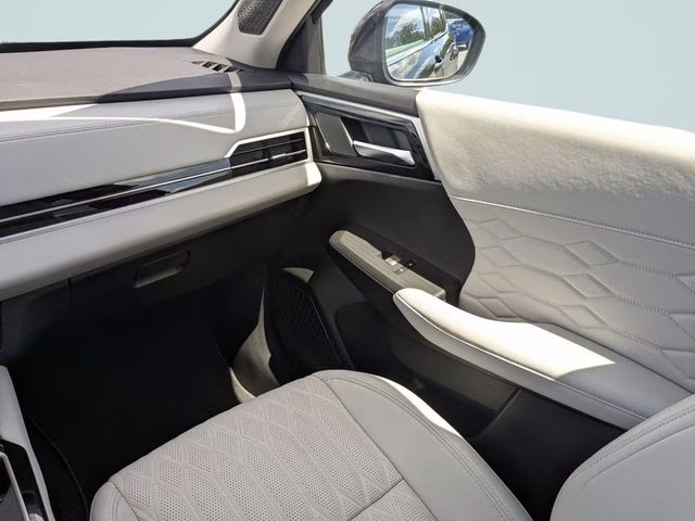 2025 Black Diamond/Alloy Silver Roof Mitsubishi Outlander Platinum Edition AWD SUV