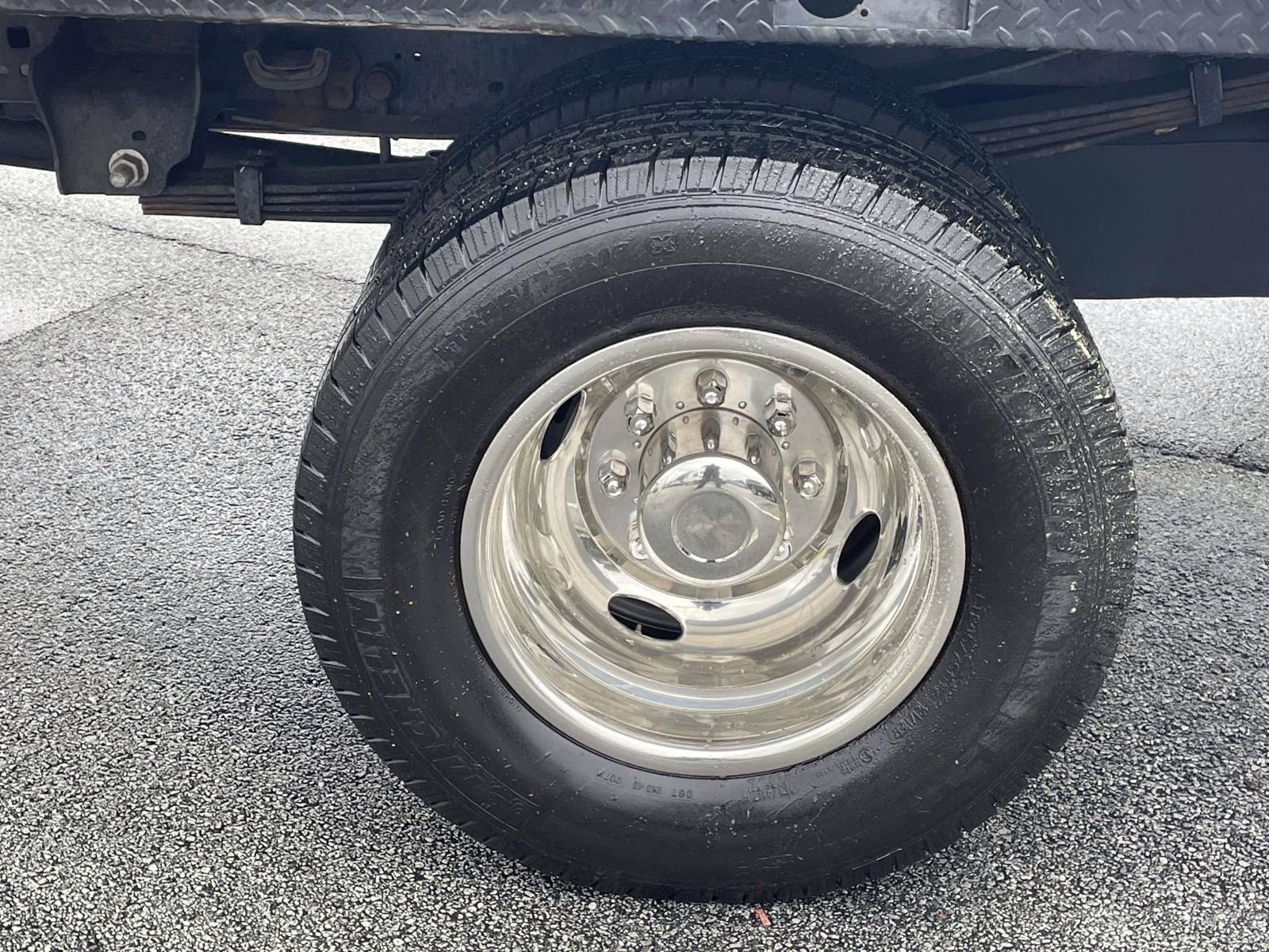 2024 Agate Black Metallic Ford F-350SD XL Flatbed 4X4 Chassis