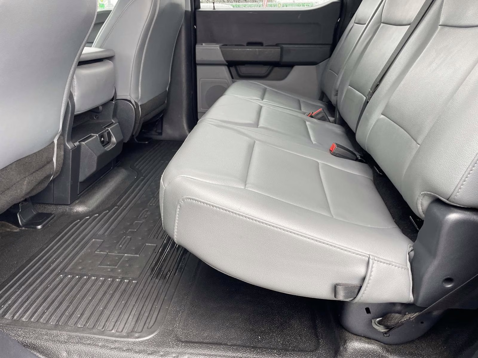 2024 Agate Black Metallic Ford F-350SD XL Flatbed 4X4 Chassis