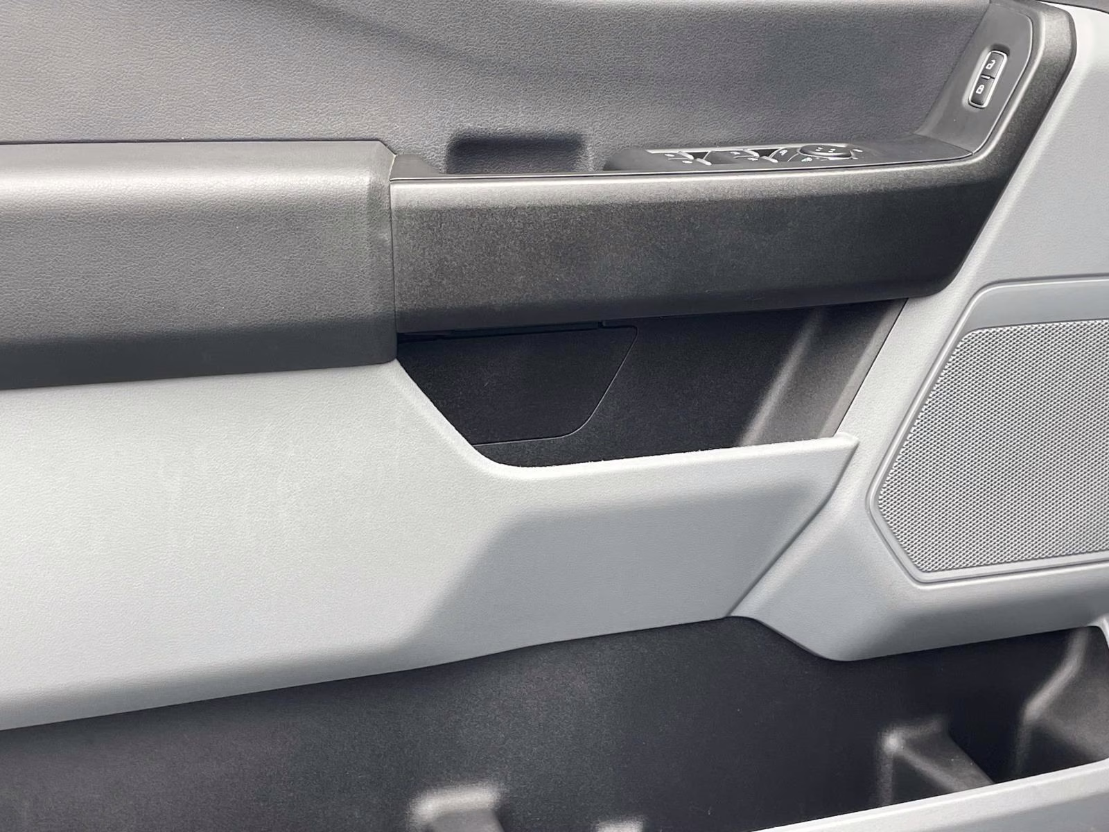 2024 Agate Black Metallic Ford F-350SD XL Flatbed 4X4 Chassis