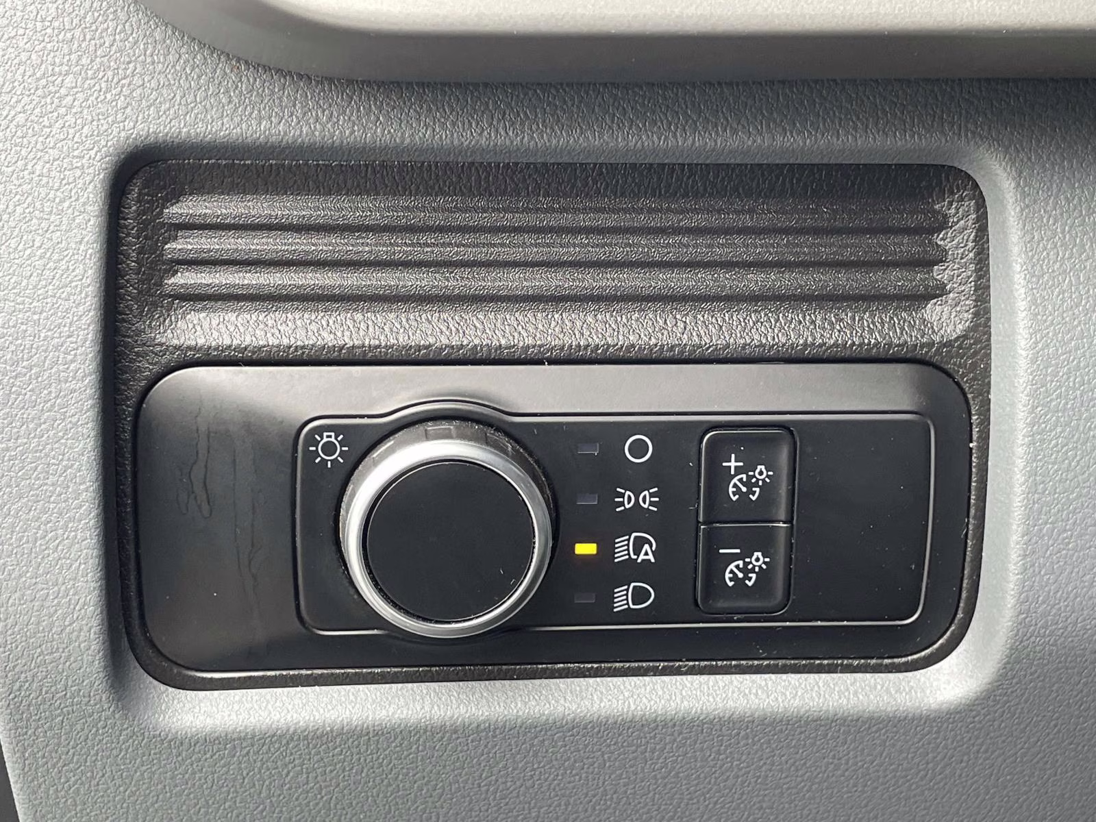 2024 Agate Black Metallic Ford Super Duty F-350 DRW XL Flatbed 4X4 Chassis