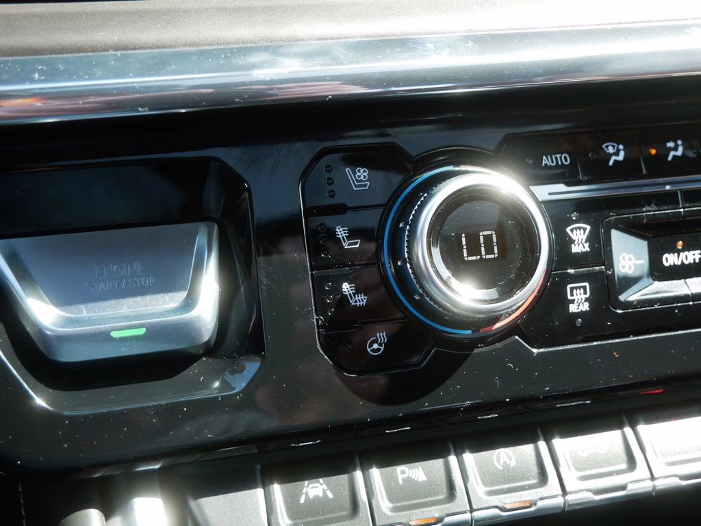 2024 White GMC Sierra 1500 Denali Ultimate 4X4 Truck