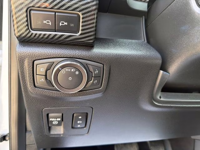 2019 White Ford F-150 Lariat 4X4 Truck