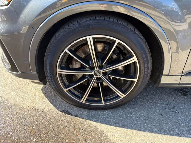 2021 Gray Audi SQ7 Prestige AWD SUV