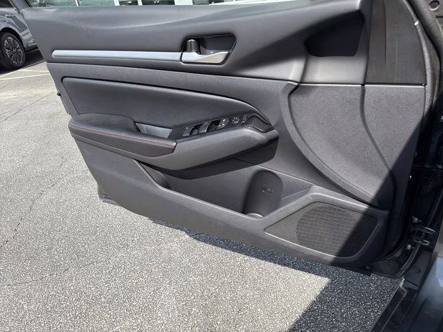 2024 Gun Metallic Nissan Altima 2.5 SR FWD Sedan