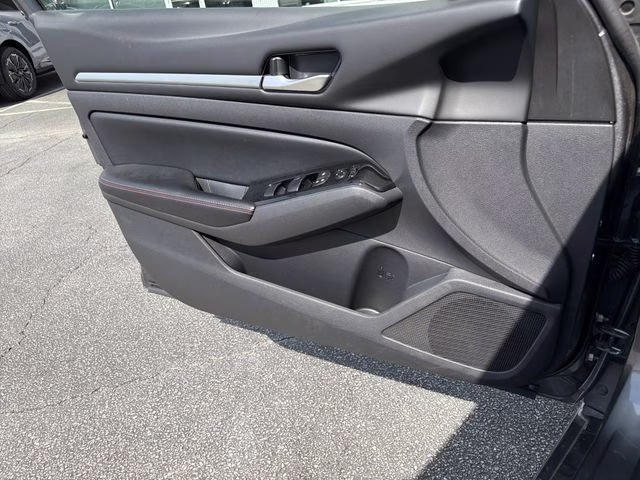2024 Gun Metallic Nissan Altima 2.5 SR FWD Sedan