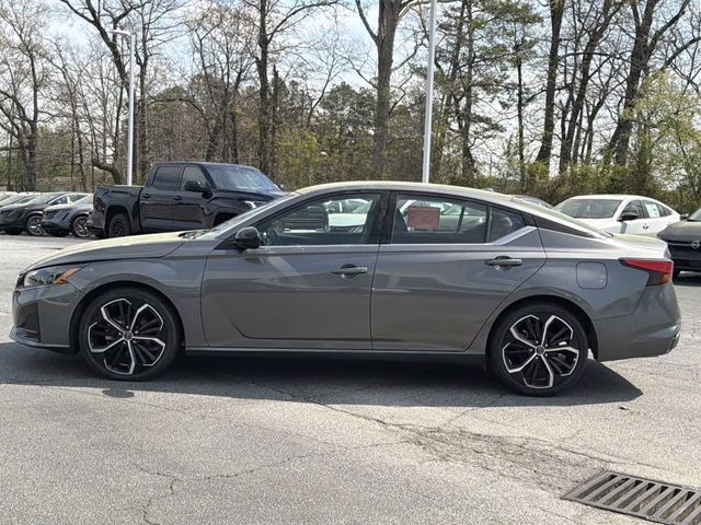 2024 Gun Metallic Nissan Altima 2.5 SR FWD Sedan