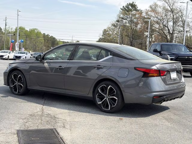 2024 Gun Metallic Nissan Altima 2.5 SR FWD Sedan