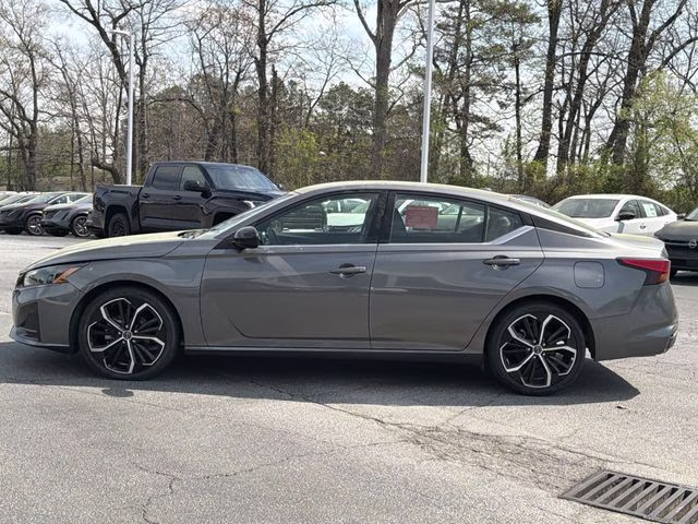2024 Gun Metallic Nissan Altima 2.5 SR FWD Sedan