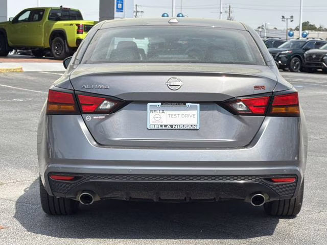 2024 Gun Metallic Nissan Altima 2.5 SR FWD Sedan