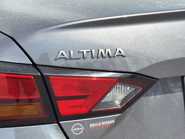2024 Gun Metallic Nissan Altima 2.5 SR FWD Sedan