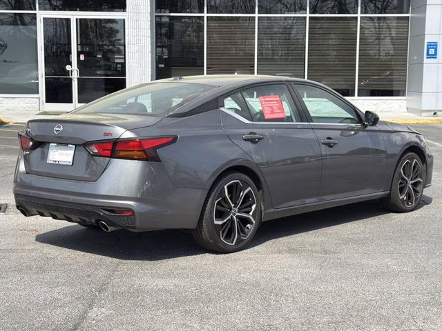 2024 Gun Metallic Nissan Altima 2.5 SR FWD Sedan
