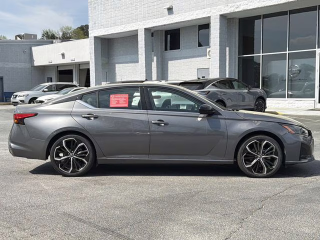 2024 Gun Metallic Nissan Altima 2.5 SR FWD Sedan