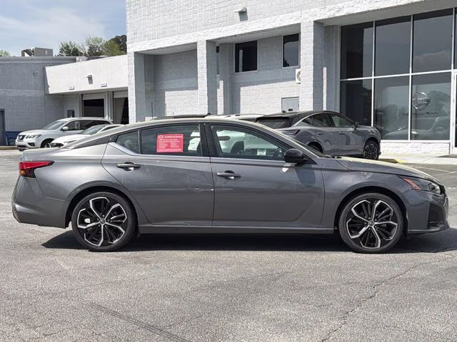 2024 Gun Metallic Nissan Altima 2.5 SR FWD Sedan