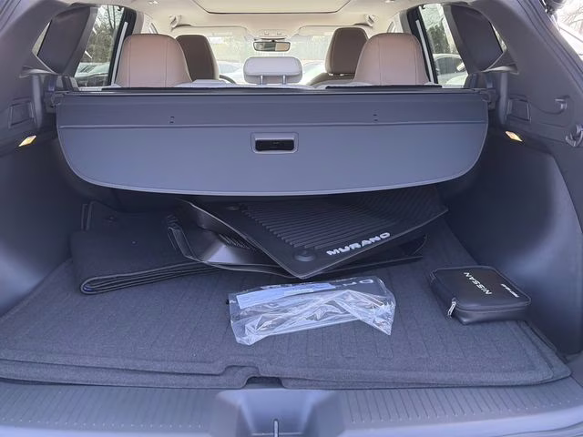 2026 Everest White Pearl/Black Nissan Murano Platinum AWD SUV