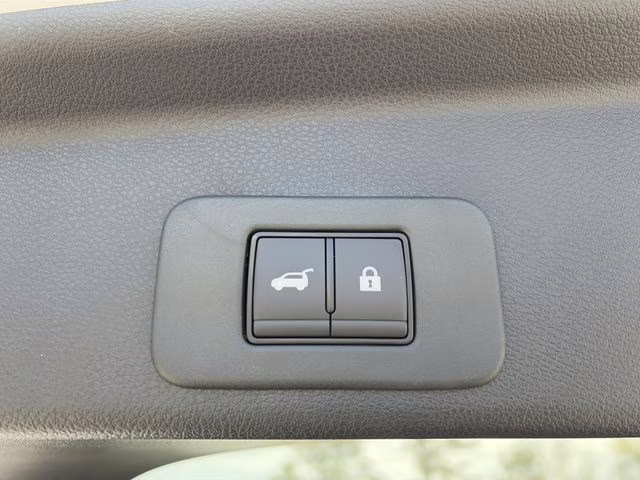 2026 Everest White Pearl/Black Nissan Murano Platinum AWD SUV