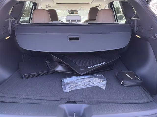 2026 Everest White Pearl/Black Nissan Murano Platinum AWD SUV