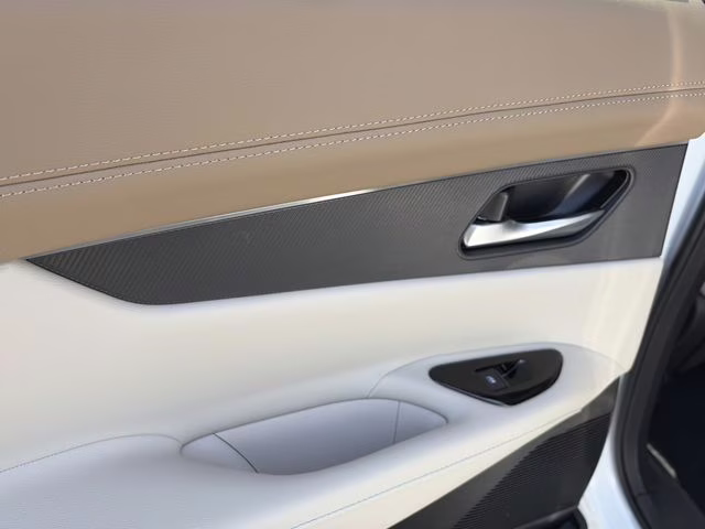 2026 Everest White Pearl/Black Nissan Murano Platinum AWD SUV