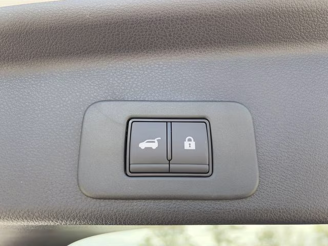 2026 Everest White Pearl/Black Nissan Murano Platinum AWD SUV