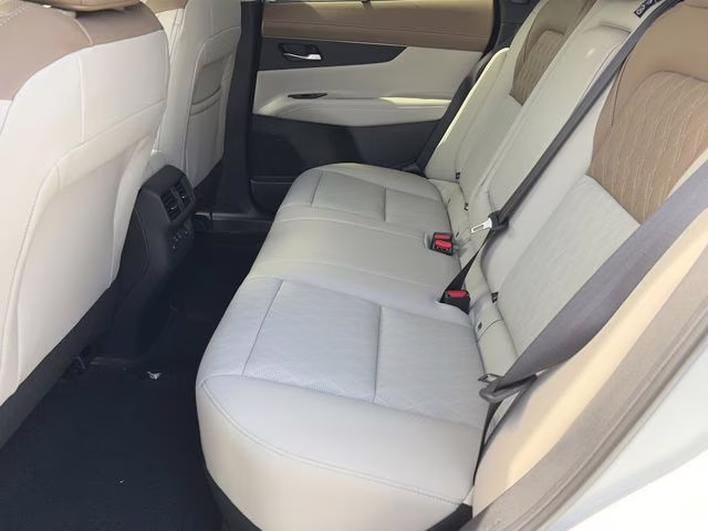 2026 Everest White Pearl/Black Nissan Murano Platinum AWD SUV