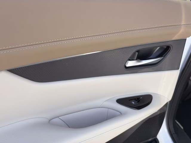 2026 Everest White Pearl/Black Nissan Murano Platinum AWD SUV