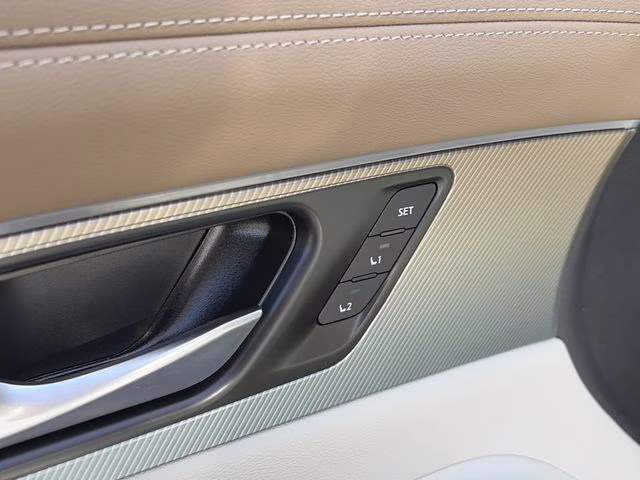 2026 Everest White Pearl/Black Nissan Murano Platinum AWD SUV