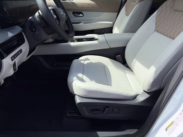 2026 Everest White Pearl/Black Nissan Murano Platinum AWD SUV