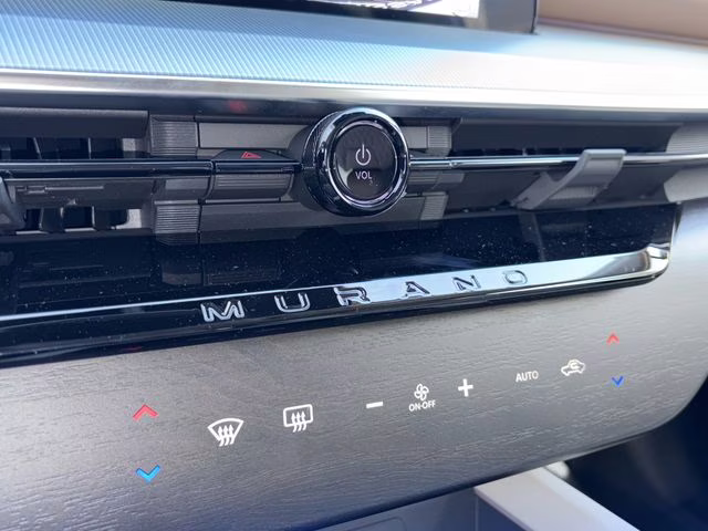 2026 Everest White Pearl/Black Nissan Murano Platinum AWD SUV