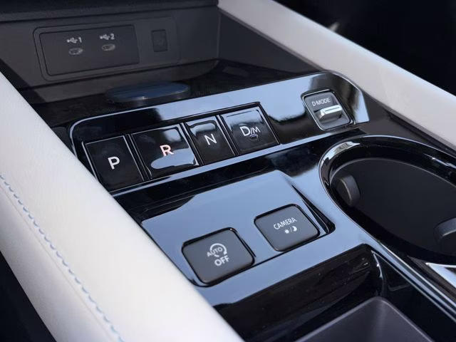 2026 Everest White Pearl/Black Nissan Murano Platinum AWD SUV