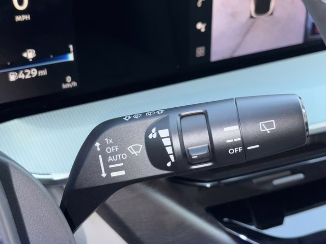 2026 Everest White Pearl/Black Nissan Murano Platinum AWD SUV