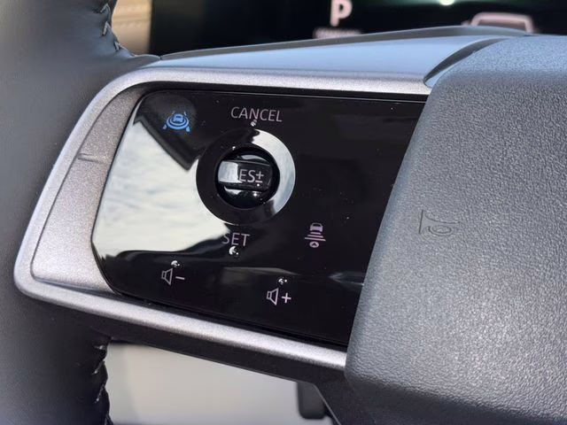 2026 Everest White Pearl/Black Nissan Murano Platinum AWD SUV