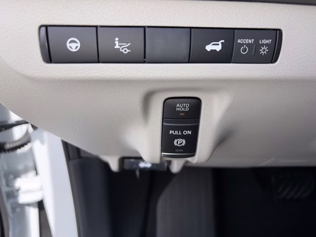 2026 Everest White Pearl/Black Nissan Murano Platinum AWD SUV