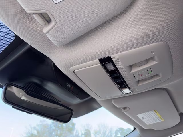 2026 Everest White Pearl/Black Nissan Murano Platinum AWD SUV