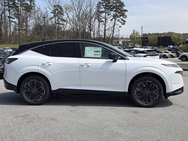 2026 Everest White Pearl/Black Nissan Murano Platinum AWD SUV