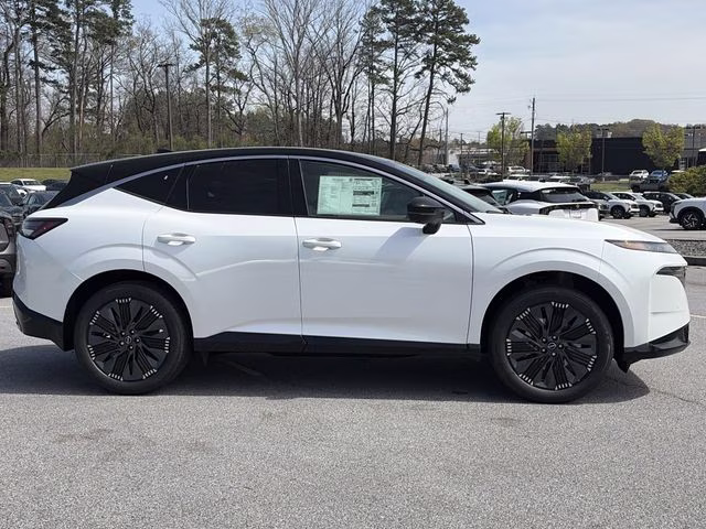 2026 Everest White Pearl/Black Nissan Murano Platinum AWD SUV
