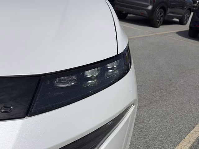 2026 Everest White Pearl/Black Nissan Murano Platinum AWD SUV